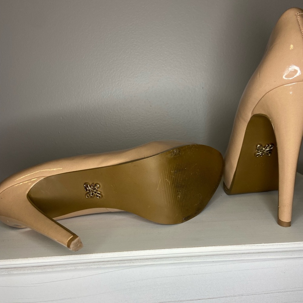 Vera Wang nude heels - Picture 4 of 4